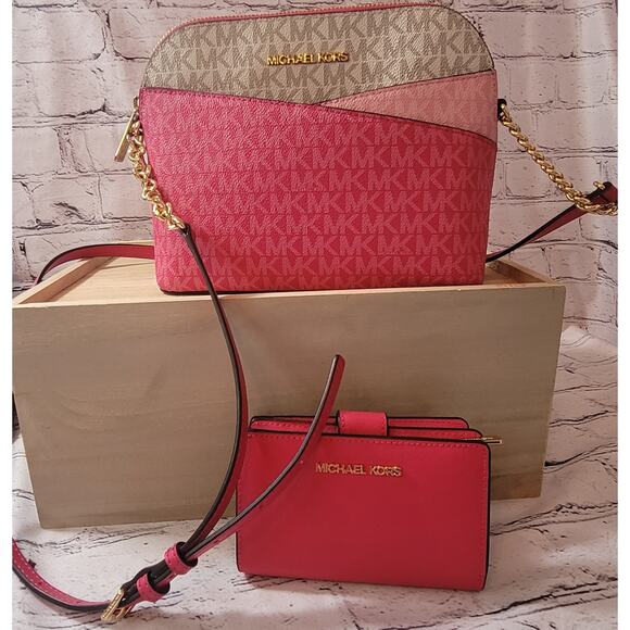 Michael Kors - Jet Set Crossbody with Wallet- Pink in color- Great condition - Picture 1 of 10